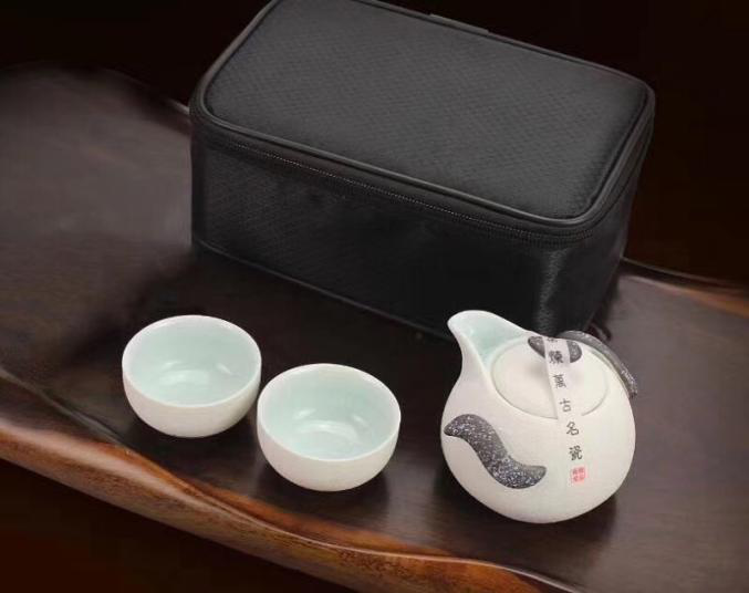 雪花釉企鹅壶28元