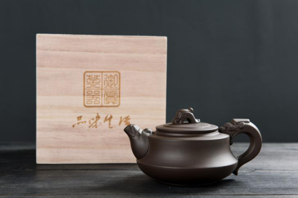 紫砂壶（龙飞天）55元